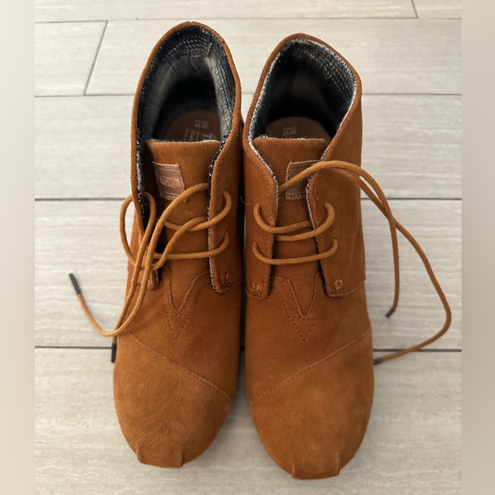 NWOT Toms Suede Wedge Booties
